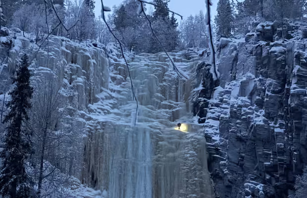 Korouoma Frozen Waterfalls – Exclusive VIP Hike